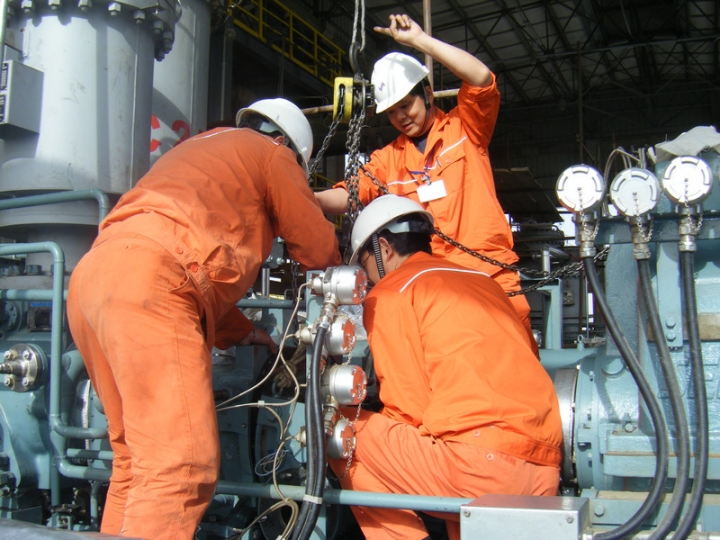 新疆乙炔島項目日本神崗螺桿壓縮機組安裝
